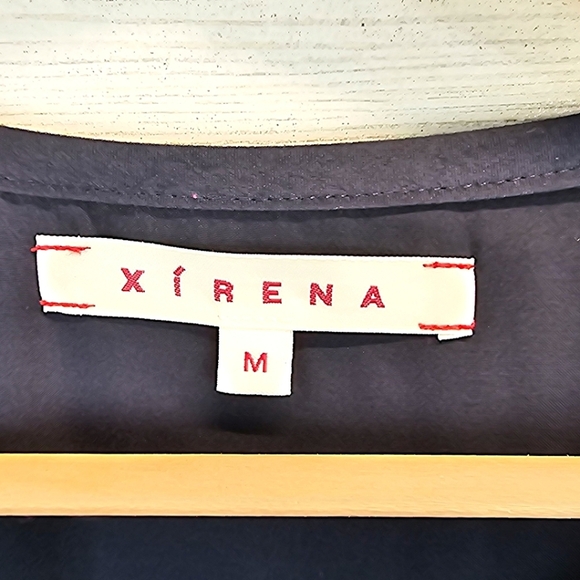 Xirena Womens Drop Shoulder Lightweight Blouse Medium Navy Casual Elegance Chic - Picture 9 of 10